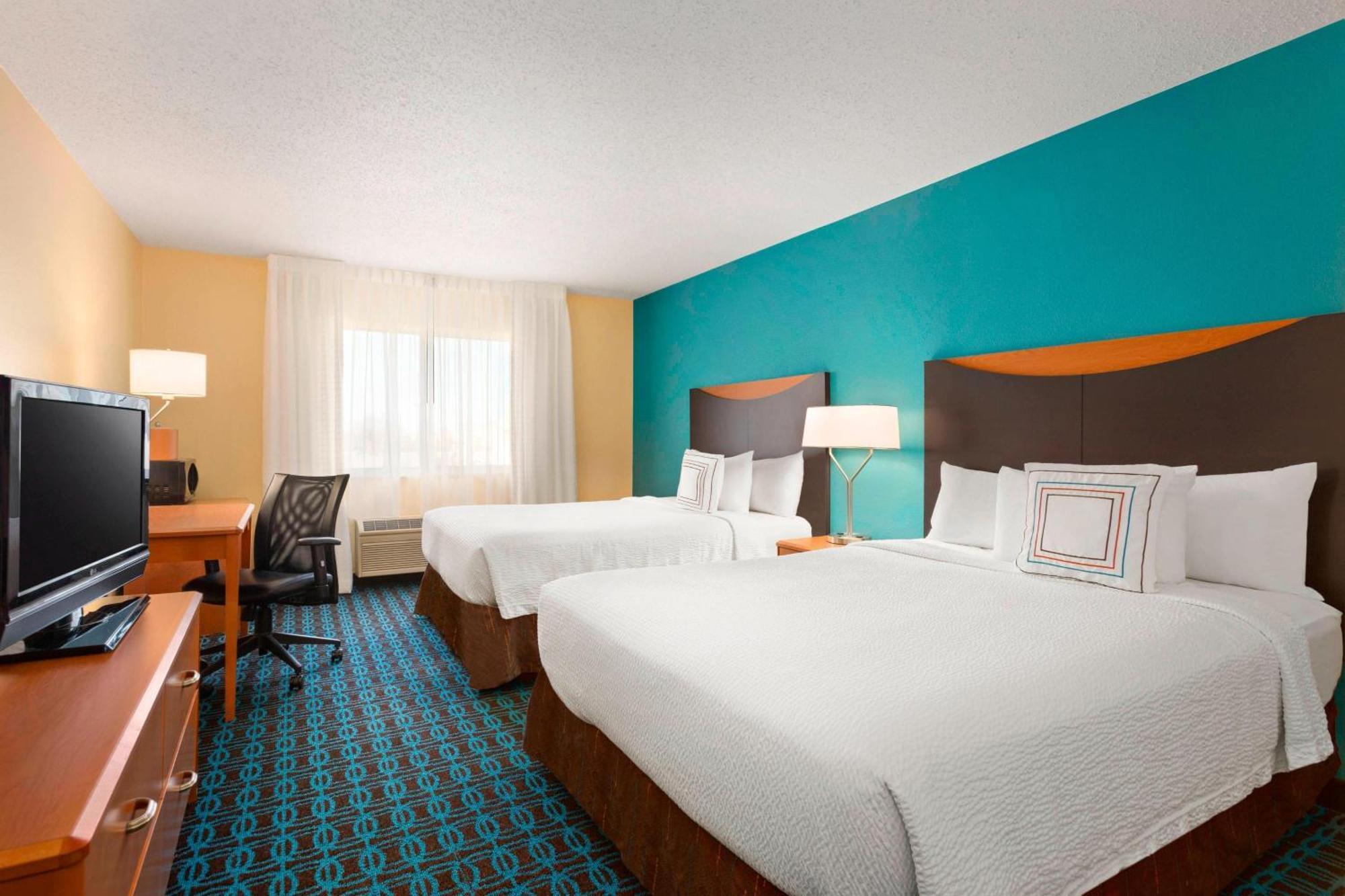 Queen Room with Two Queen Beds - Hearing Accessible